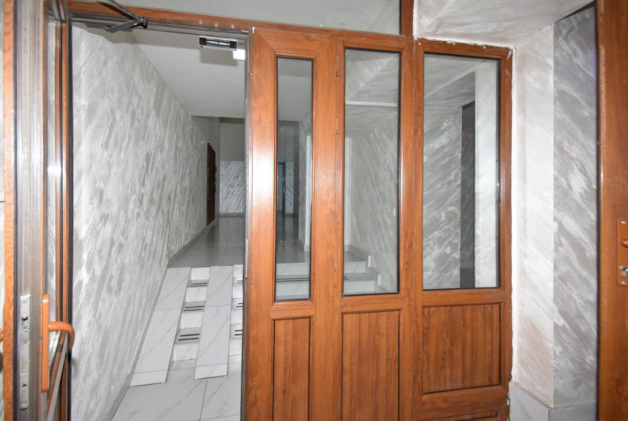 Armenak Apartment 5-Комнатная Erivan Exterior foto