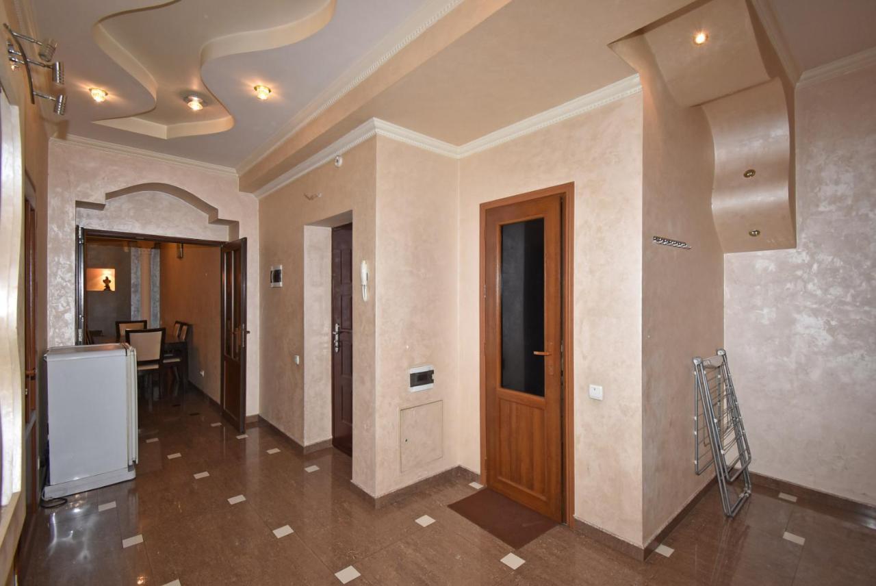 Armenak Apartment 5-Комнатная Erivan Exterior foto