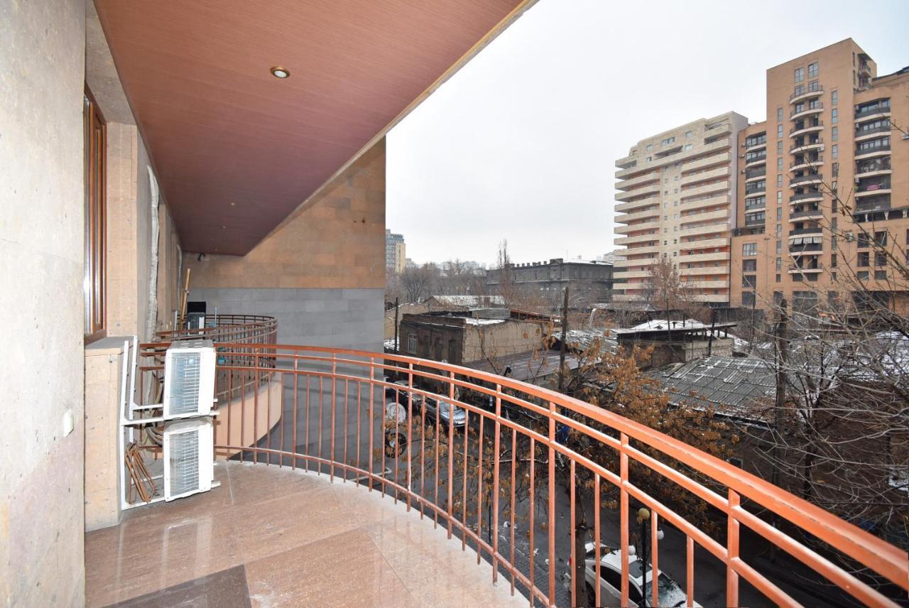 Armenak Apartment 5-Комнатная Erivan Exterior foto